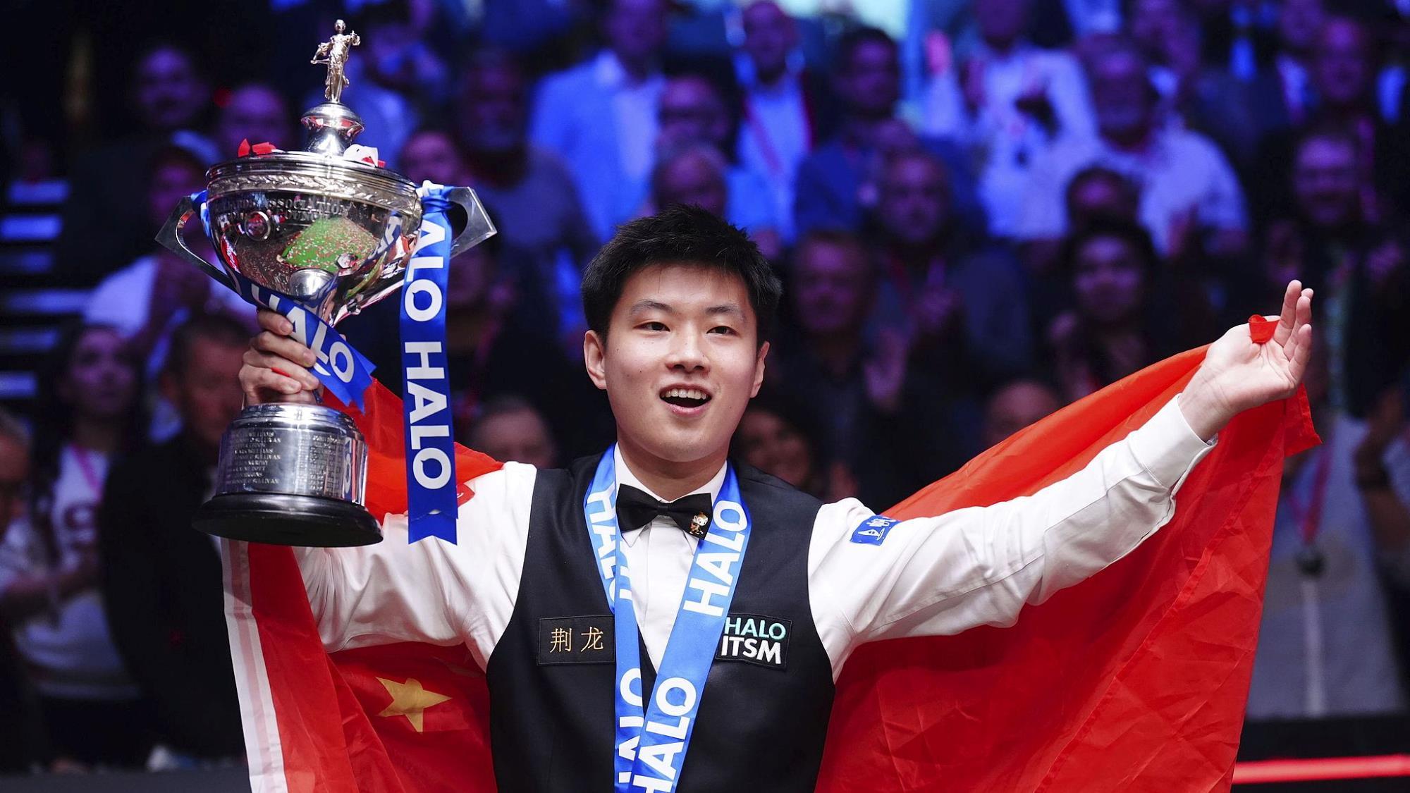 阿森纳小姐姐展示阿森纳黑色球衣穿搭，兄弟们学废了吗？